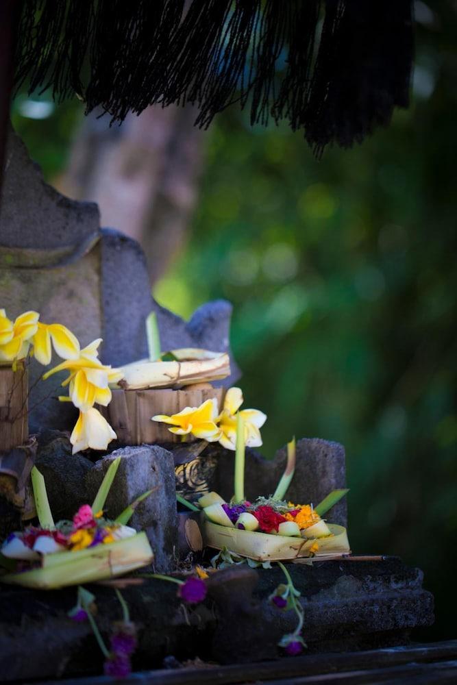 Bali Chaya Hotel Legian Экстерьер фото