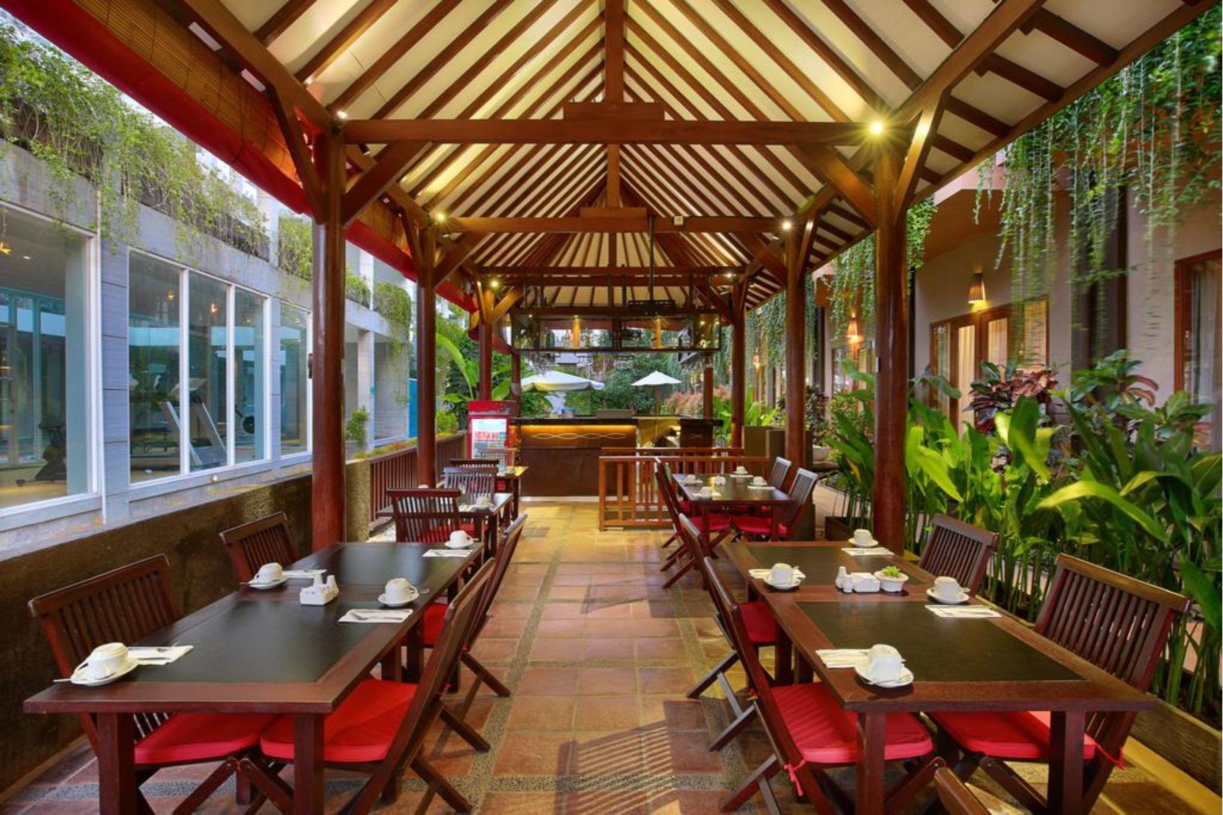 Bali Chaya Hotel Legian Экстерьер фото