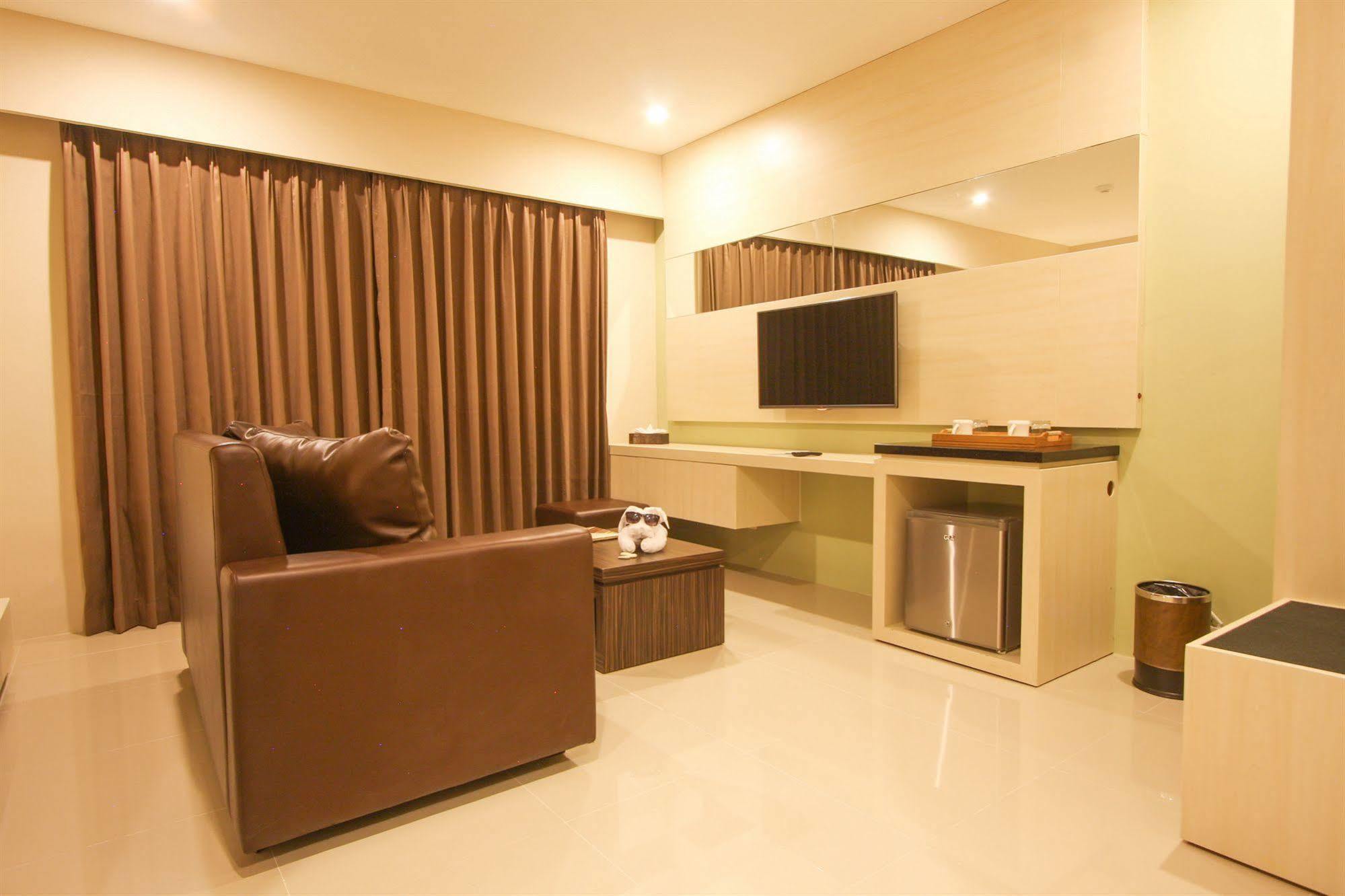 Bali Chaya Hotel Legian Экстерьер фото